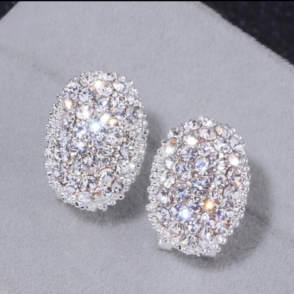 🌟 Gorgeous Rhinestone Elegant Earrings